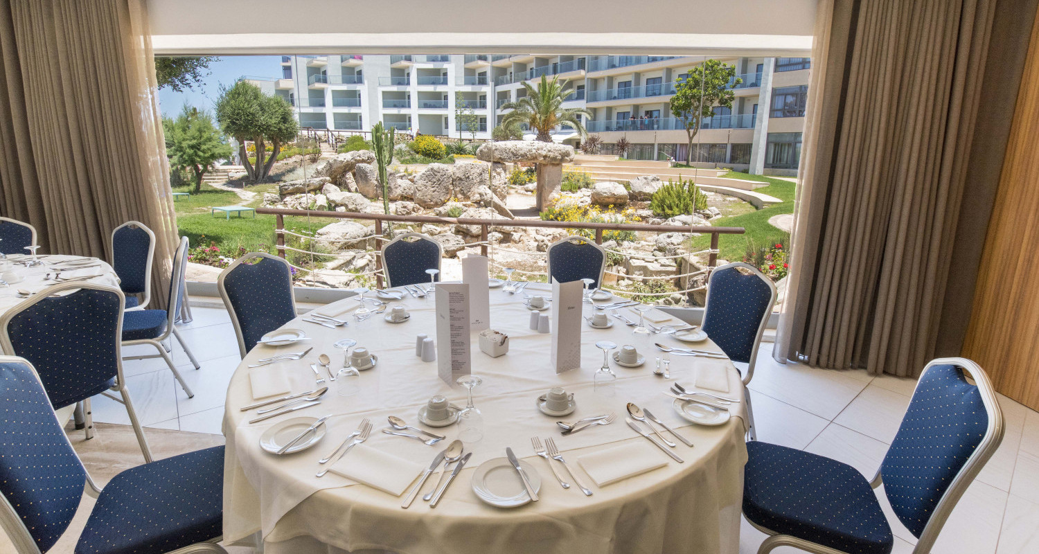 Athena - Banquet Style 3